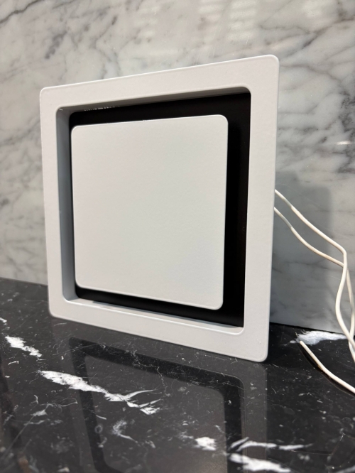 Диффузор на магнитах с вентилятором для потолков ТД100 черно-белый квадратный 100 мм